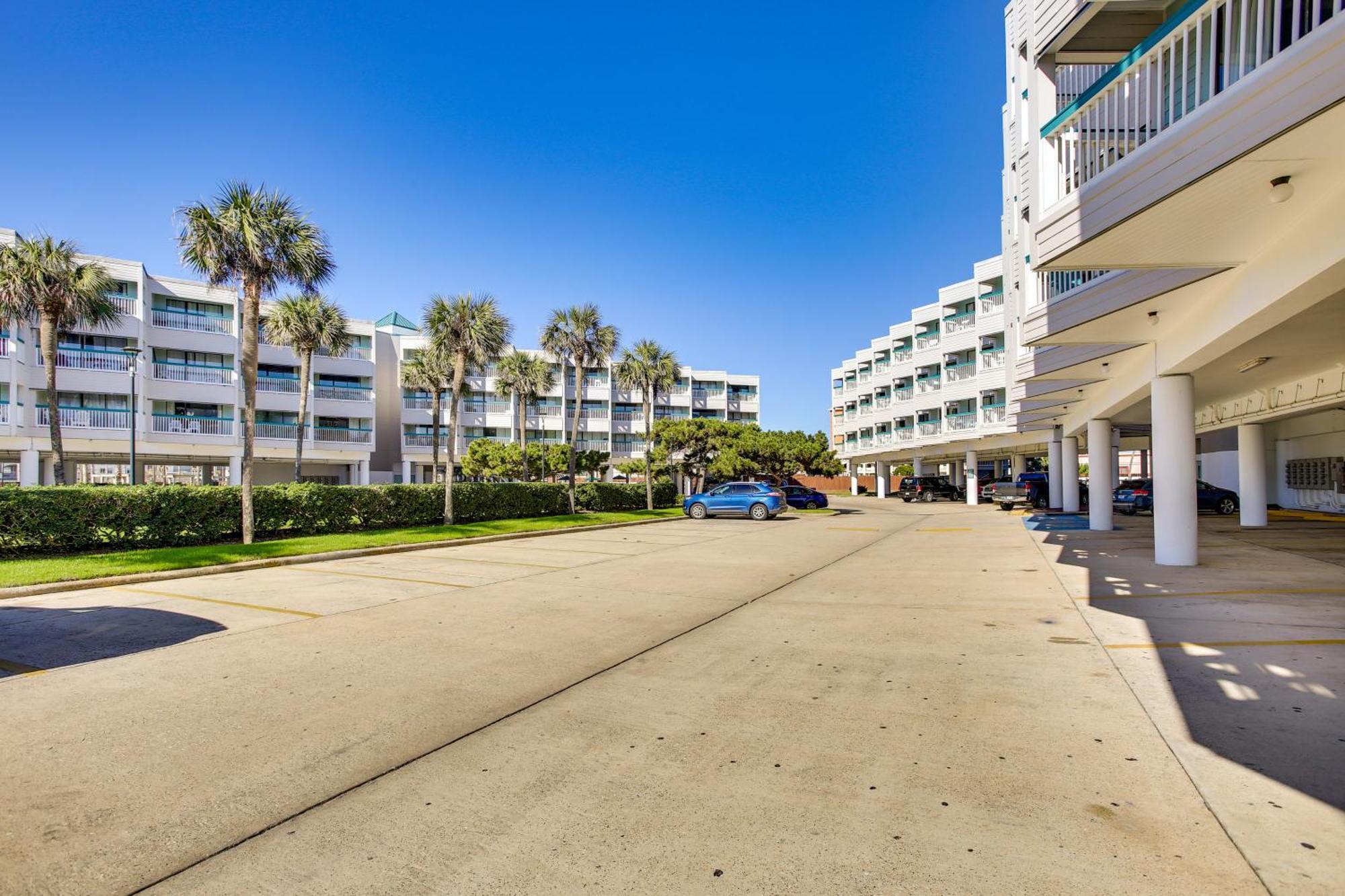 Galveston Retreat With Balcony And Gulf Views!アパートメント エクステリア 写真