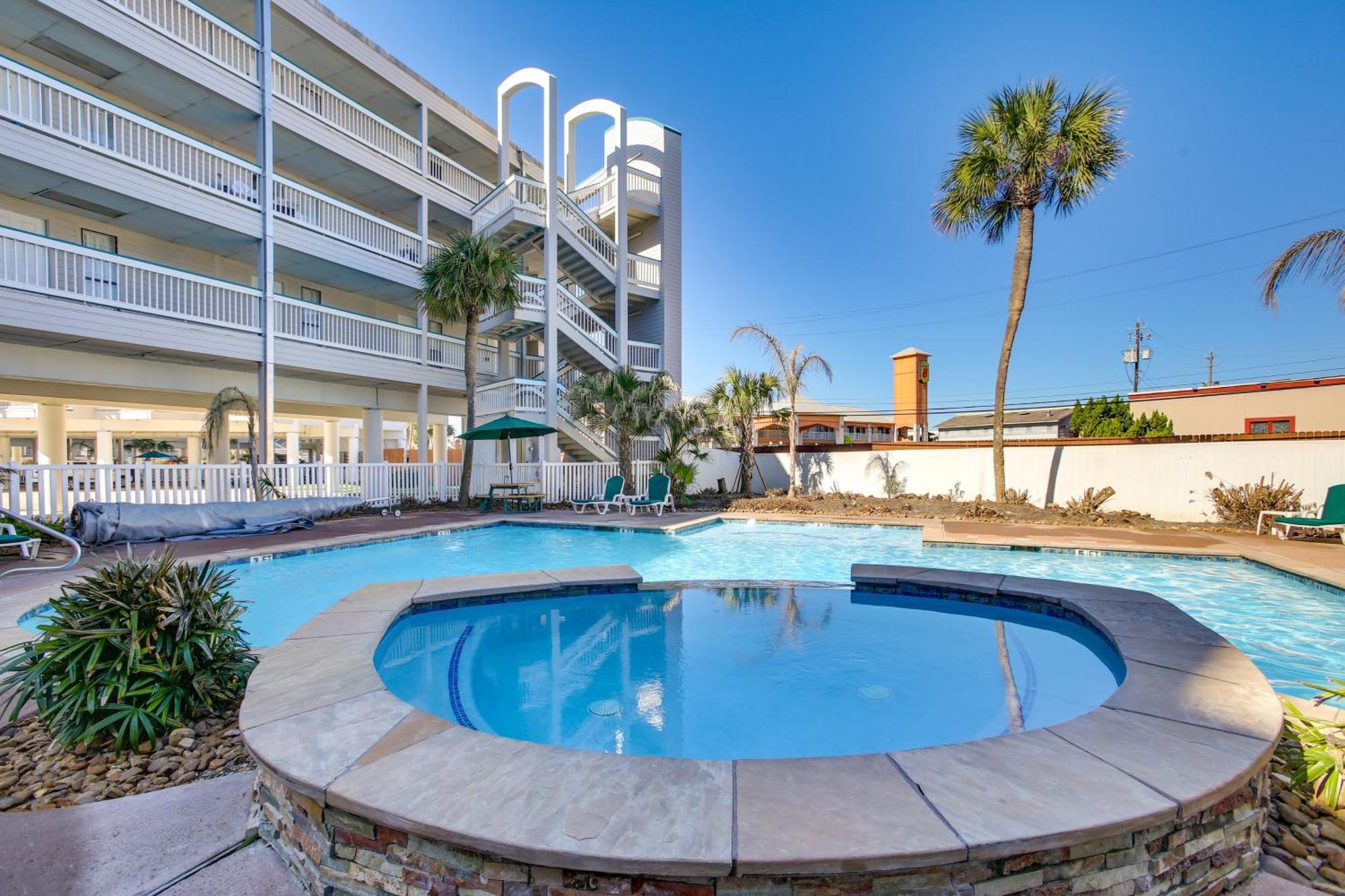 Galveston Retreat With Balcony And Gulf Views!アパートメント エクステリア 写真